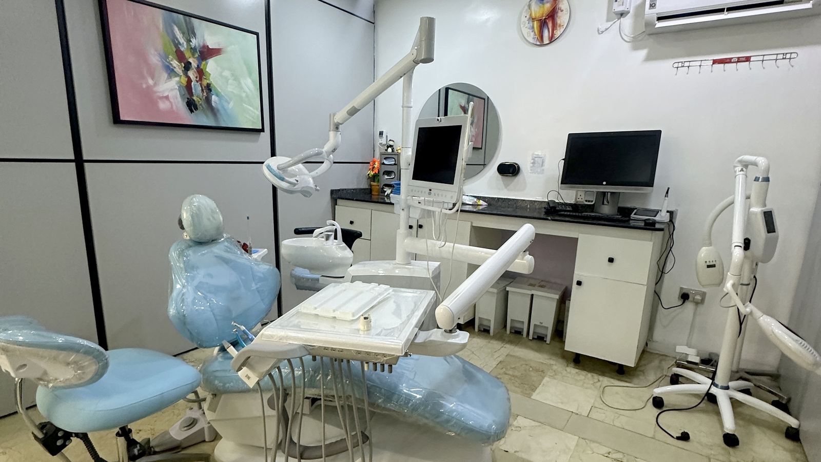 A Glaze surgery used for orthodontic fittings and adjustments