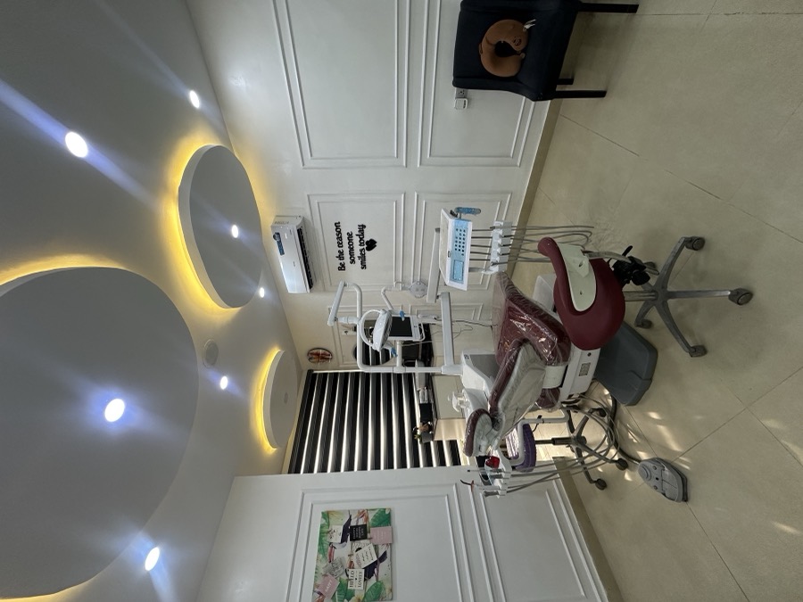 A bright Glaze surgery where aligner scans are taken